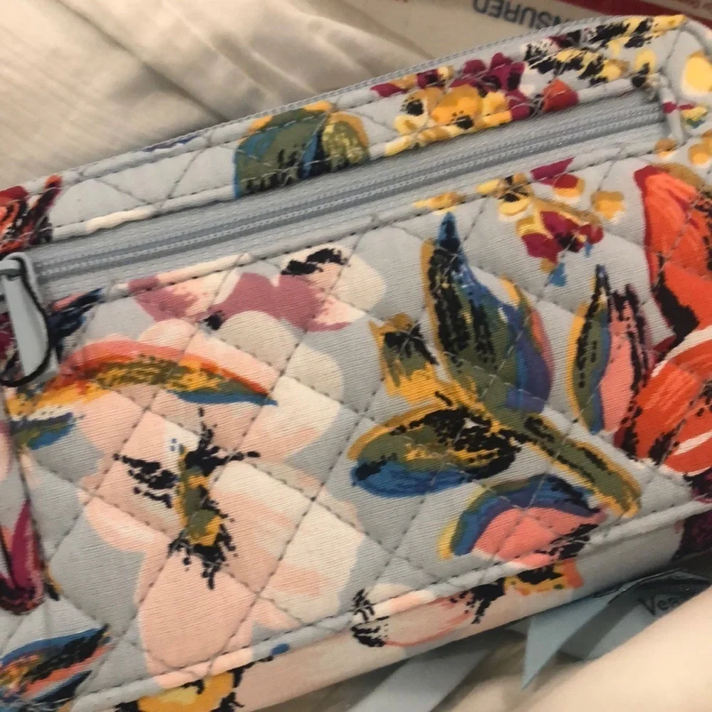 VERA BRADLEY RFID ALL IN ONE SEA AIR FLORAL WRISTLET CROSSBODY BAG NWT